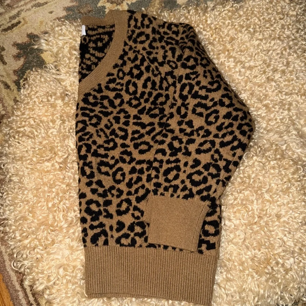 Lot of 4 Old Navy Tops/Sweaters
All Size L - Picture 4 of 5